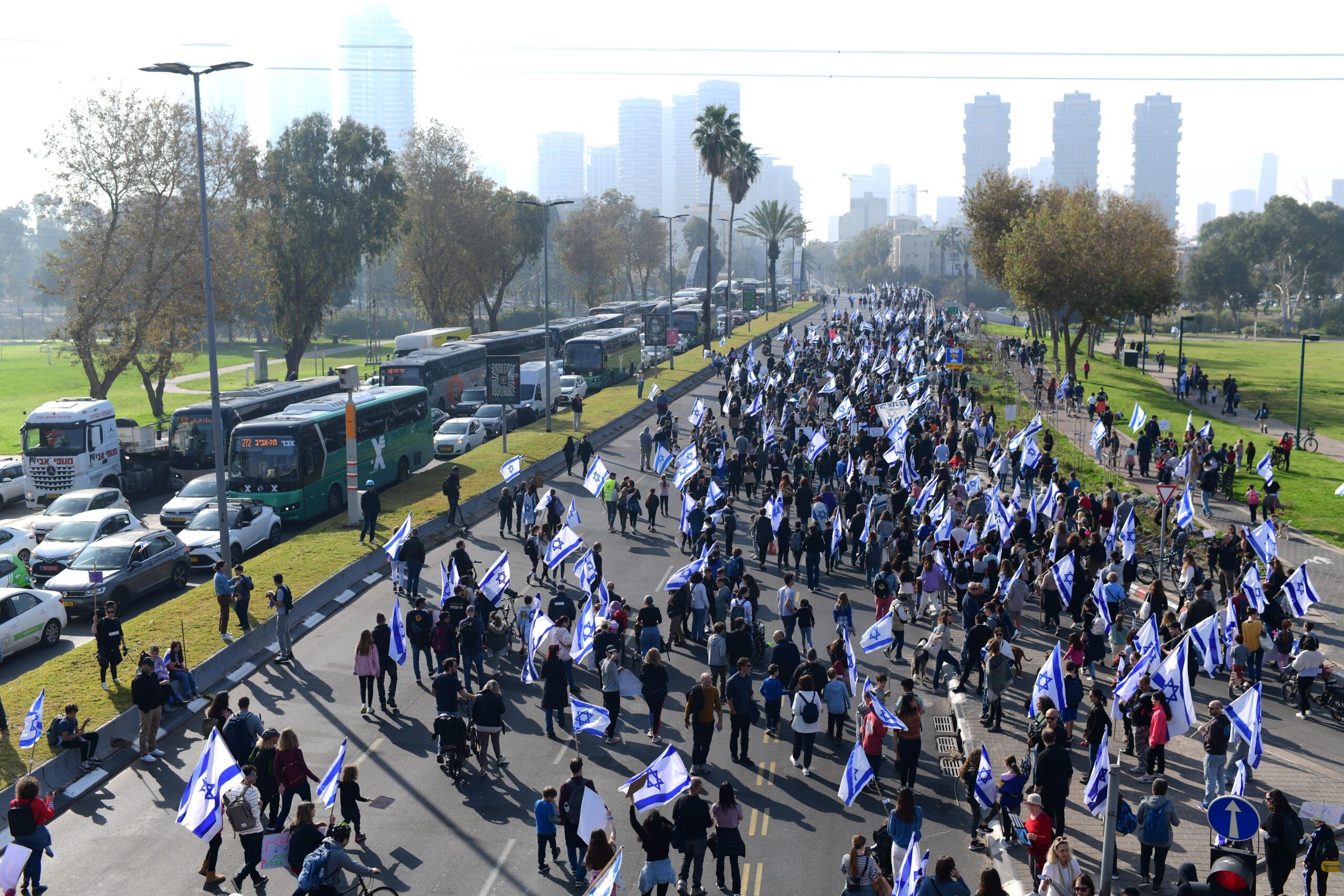 האנרכיה חוזרת לרחובות: ביום שני - שוב מחאה וחסימות בנתב"ג