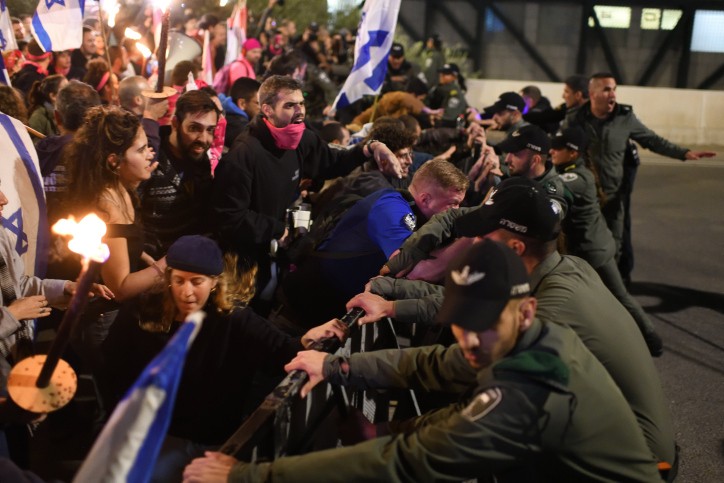 לאחר הטירוף במחאת השמאל: חמישה חשודים יובאו הבוקר בפני בית המשפט