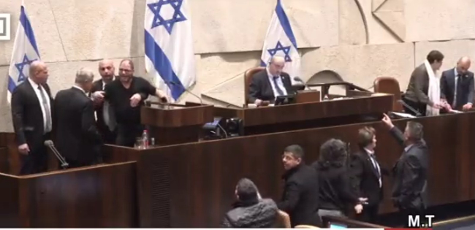 "אתה לא תגיד לי מה לומר!": ח"כ כסיף קרא למרי אזרחי וסולק ע"י ואטורי. קרדיט: מתוך שידורי ערוץ הכנסת