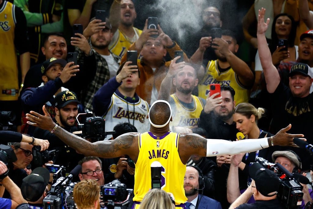 לבד בפסגה: ההישג הבלתי נתפס של לברון ג'יימס ב-NBA