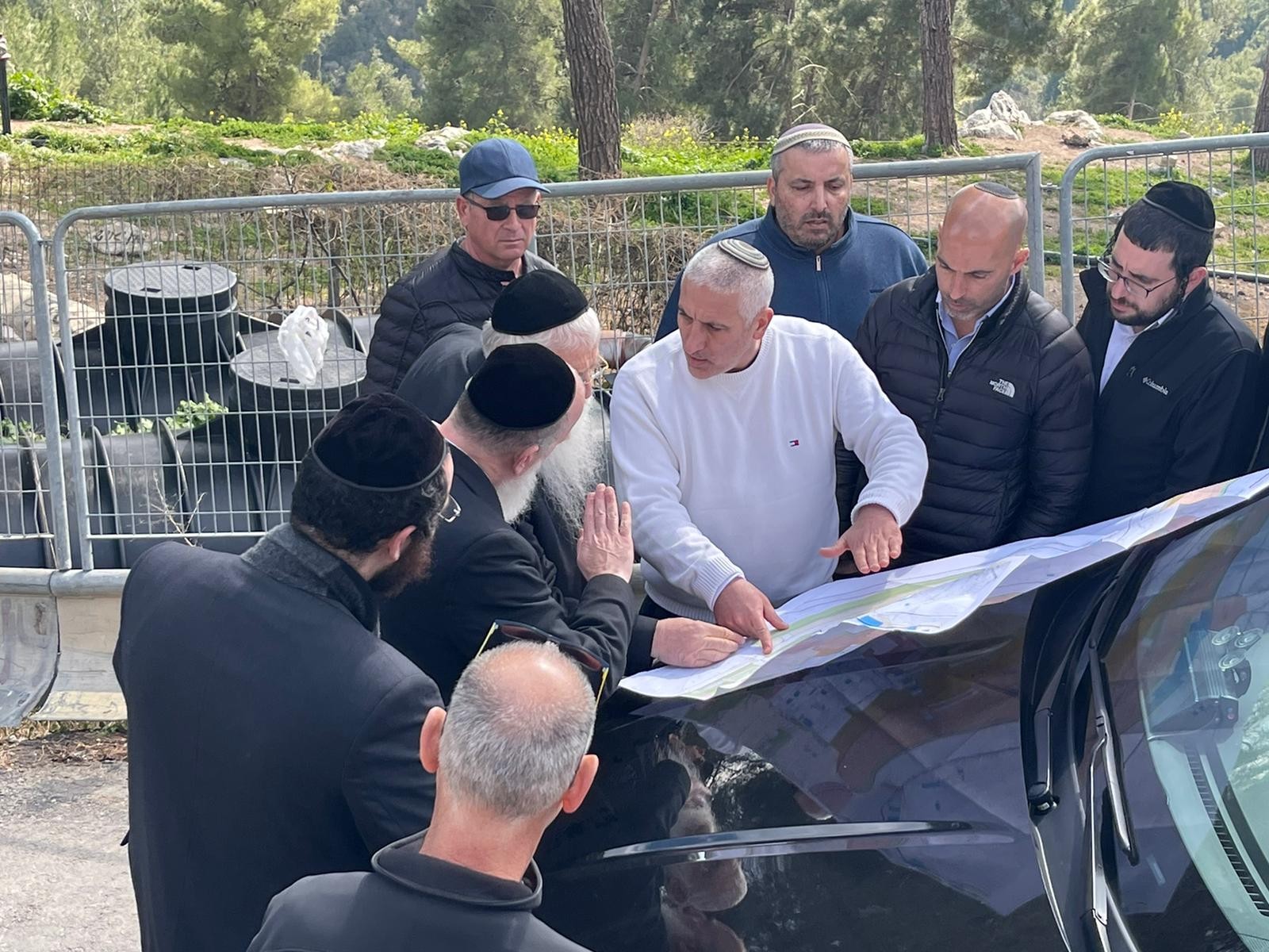 שר ירושלים ומסורת ישראל, מאיר פרוש בשטח | קרדיט: ללא