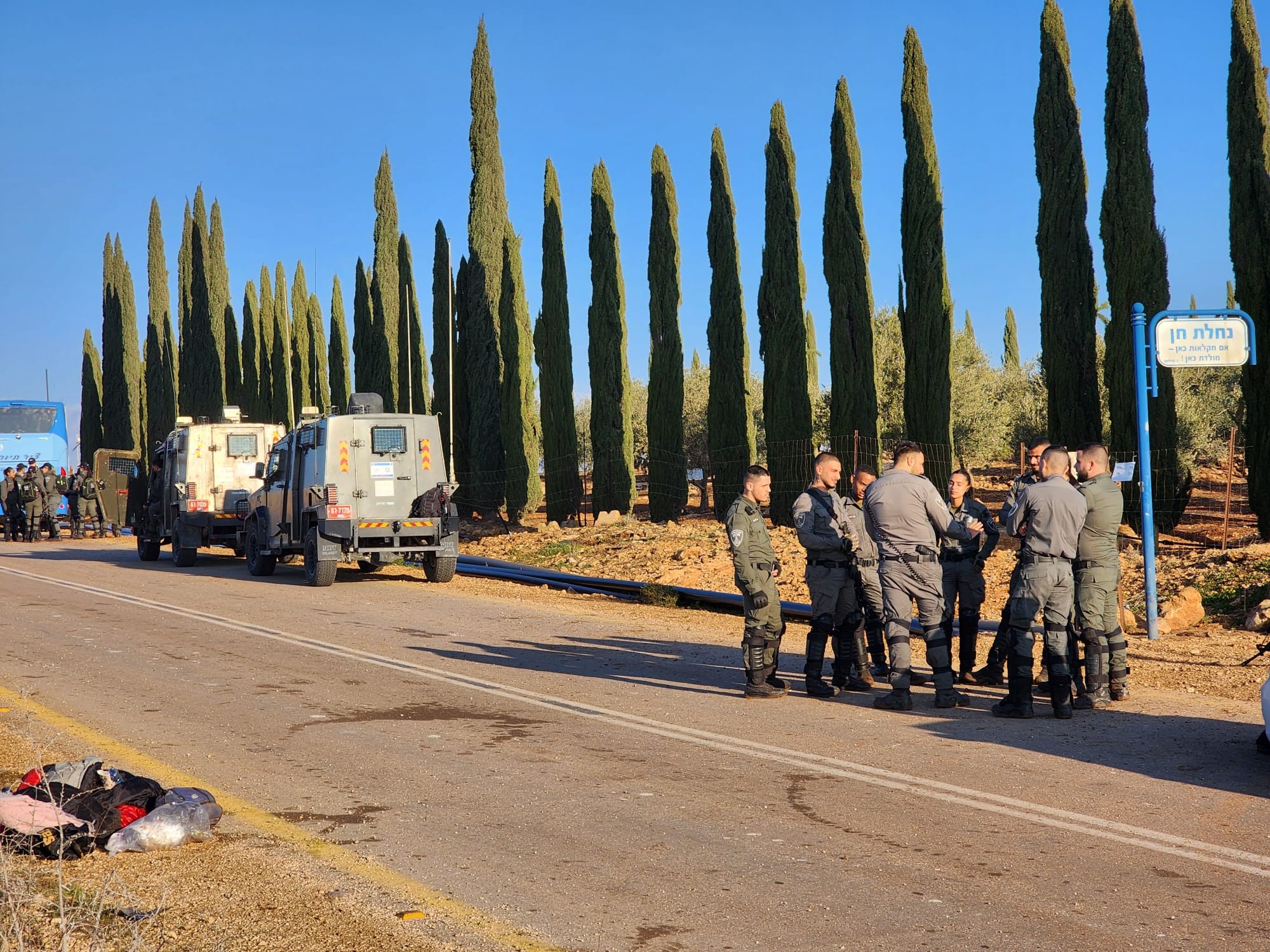 כיפופי ידיים בין גלנט לסמוטריץ': כוחות מג"ב עוקרים מטע של חקלאי יהודי בגוש שילה