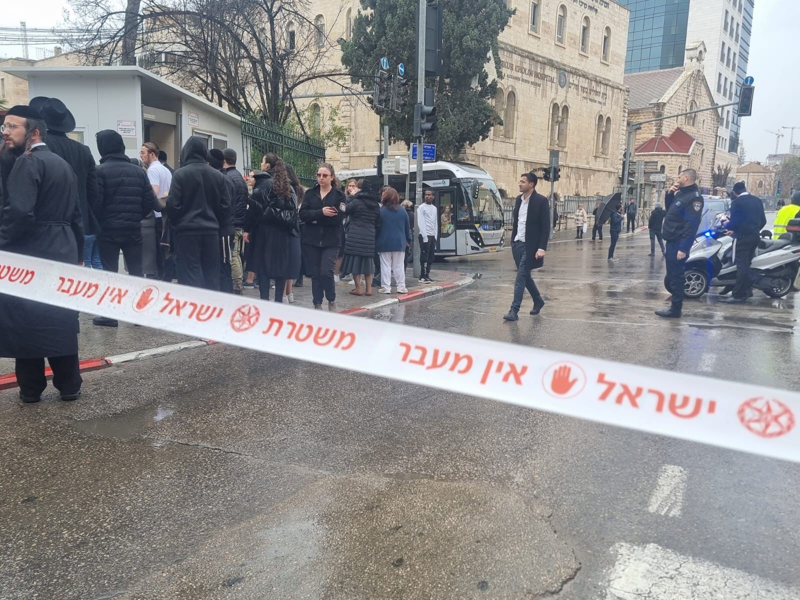 השריפה בלב ירושלים: לאחר שעתיים ו-21 צוותי כיבוי - הושגה שליטה על האש