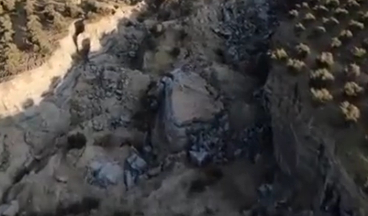 צילומי אוויר חושפים: התהום העצום שהשאירה רעידת האדמה בטורקיה | צפו