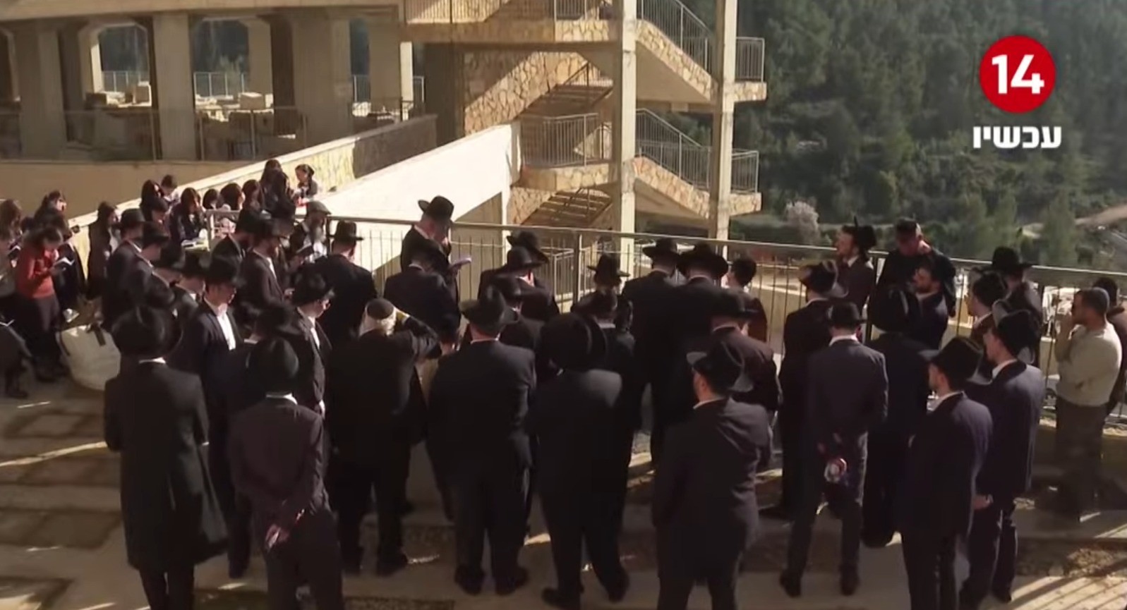 כשבוע לאחר האסון: משפחת פאלי עלתה לקברי ילדיהם | יהונתן ווייס