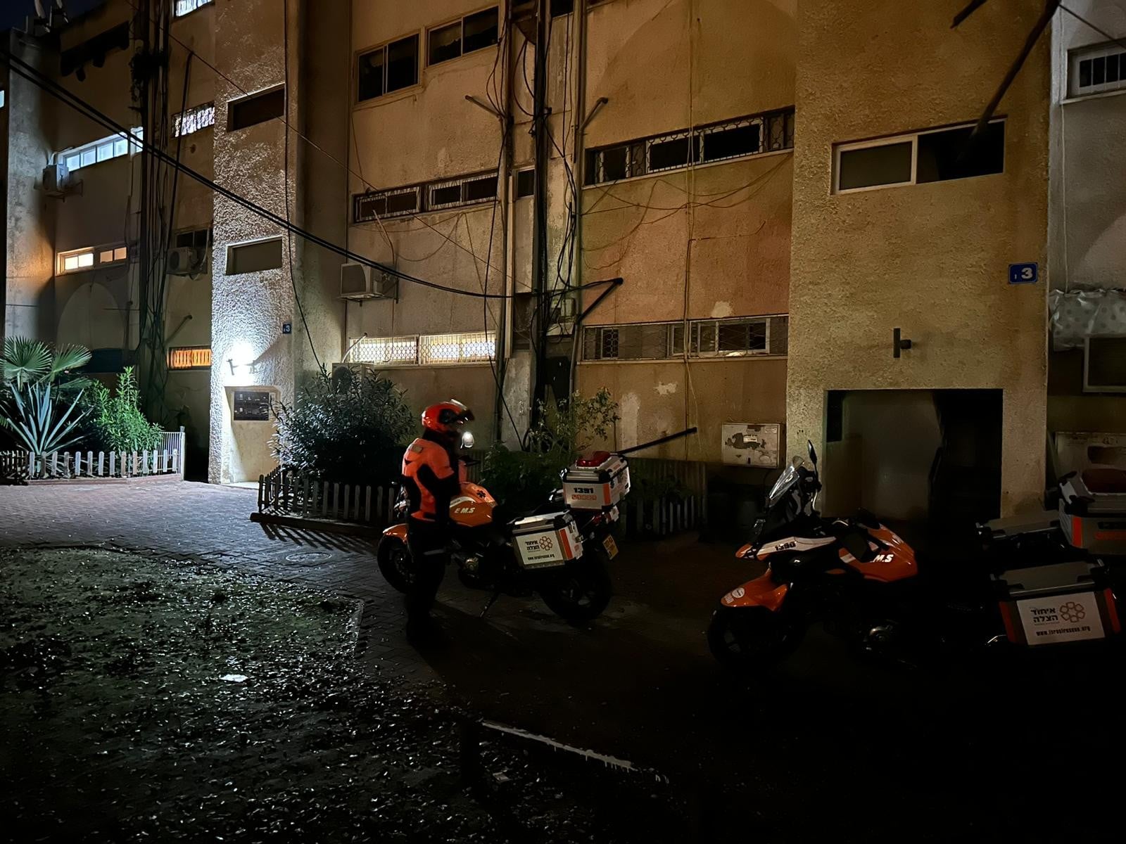 חשד לרצח: אישה הותקפה בביתה - בעלה הנוכחי והגרוש שלה נעצרו