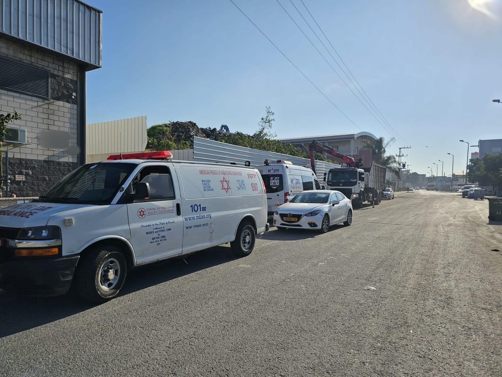 פועל כבן 50 נלכד במכונה במפעל בפתח תקווה ומת