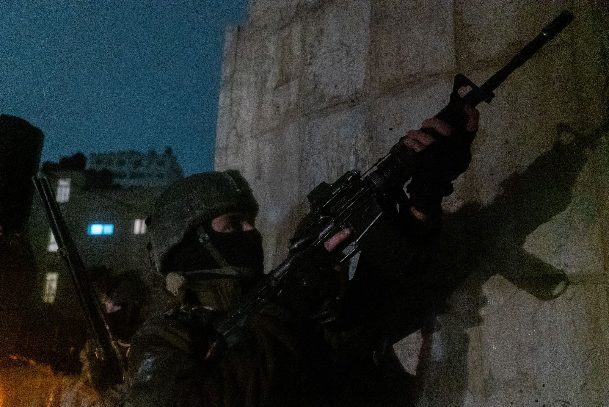 ציוד צבאי, 4 רובי צייד ואקדחים: 9 מחבלים נעצרו ברחבי יהודה ושומרון