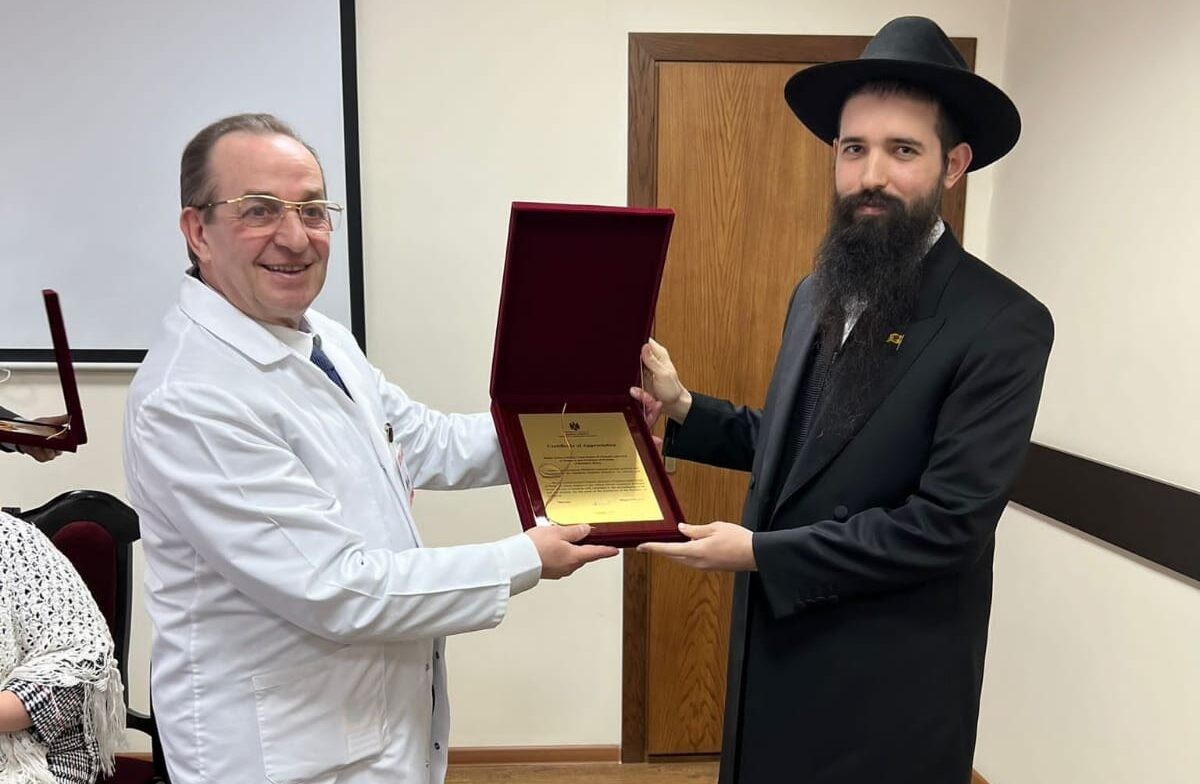 "שמח שיכולנו לסייע": תעודת הוקרה לקהילה היהודית במולדובה