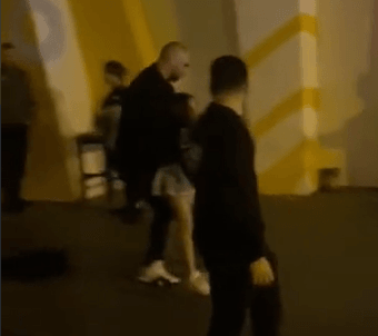 מה לא עושים בשביל סלפי? הילדה שנלחמה במאבטחים של אייל גולן | צפו