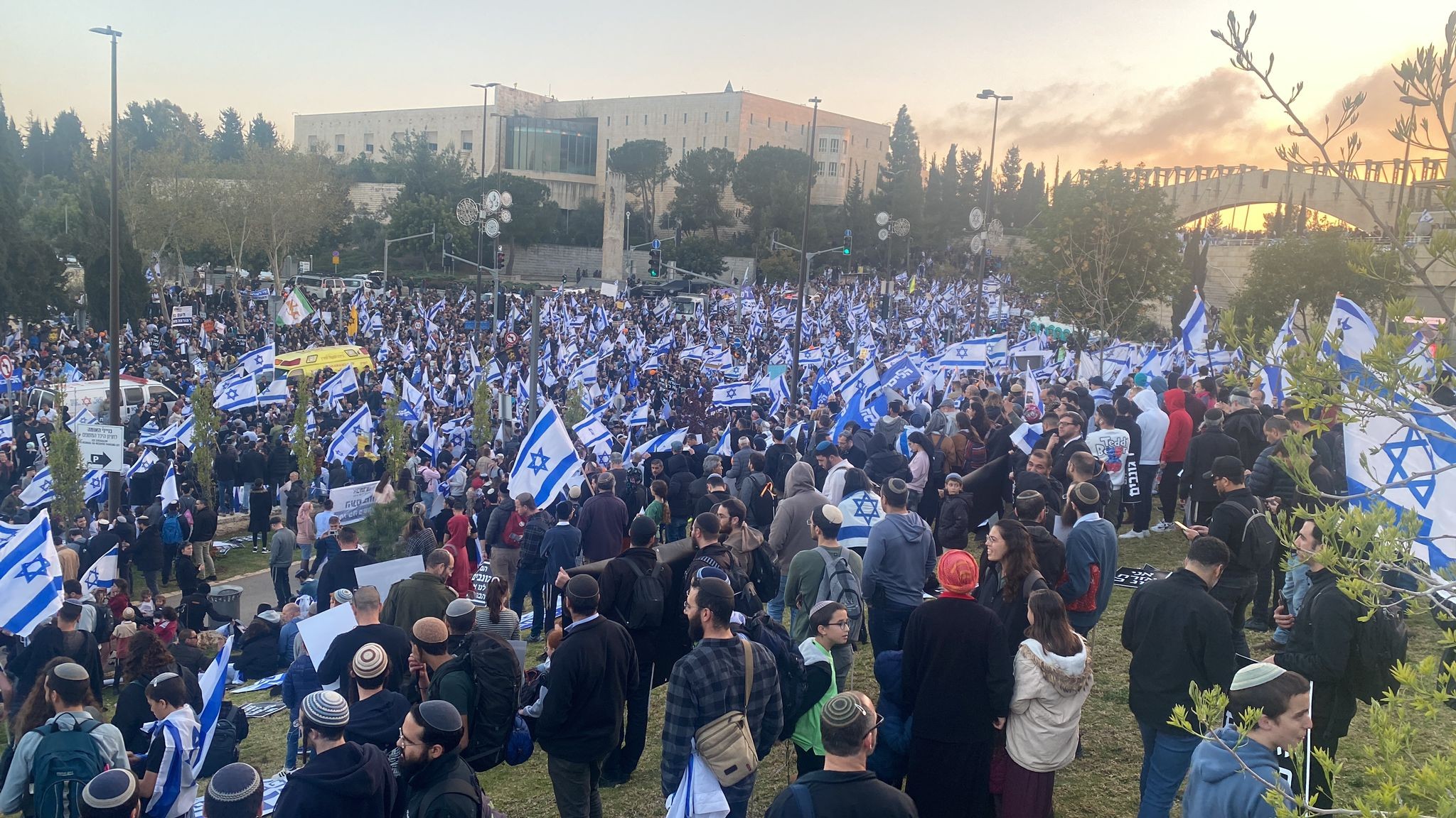 קריאה: קנו מרשתות שלא שבתו כנגד הרפורמה המשפטית