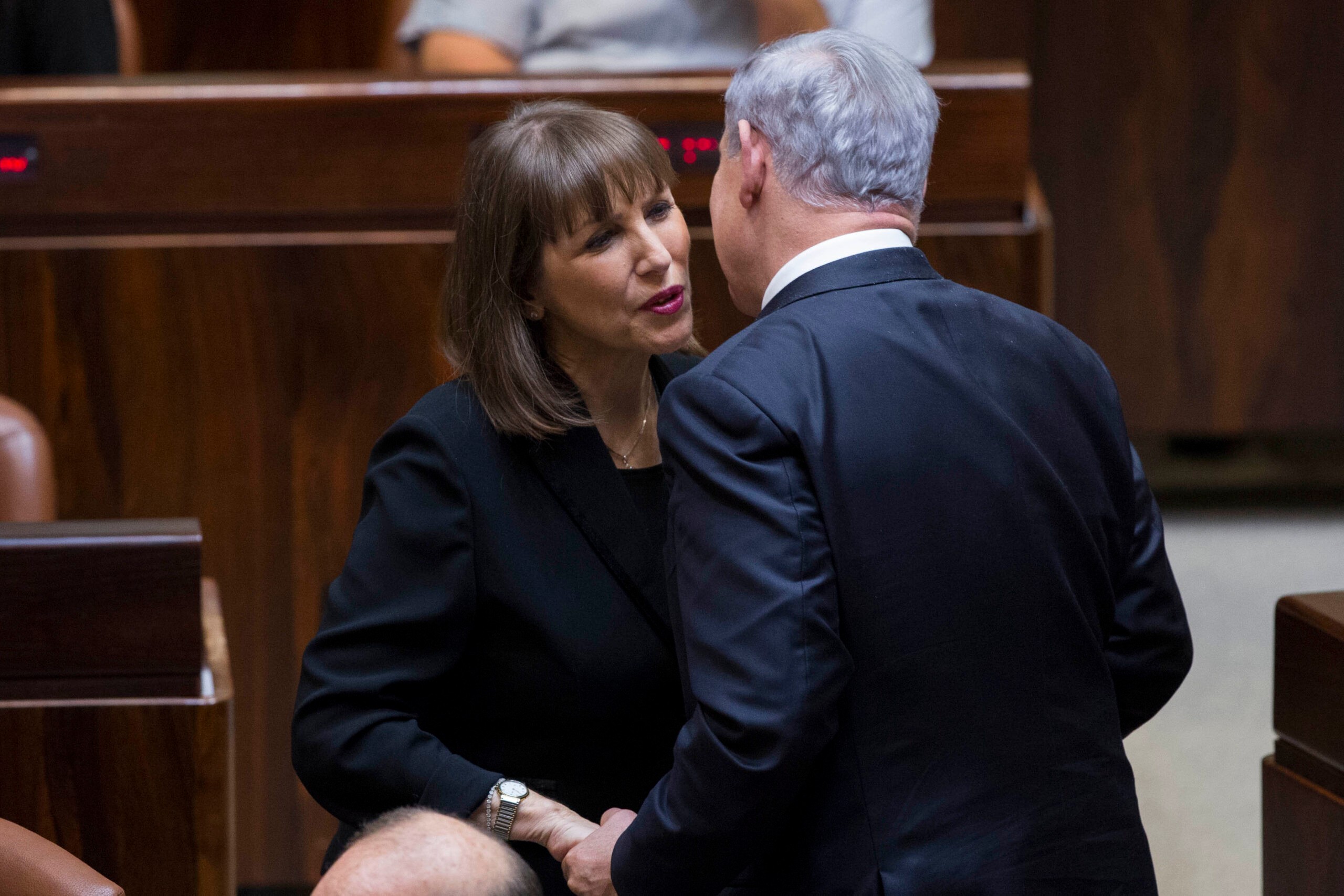 אחרי שנאמה בהפגנת השמאל - לימור לבנת תוקפת את משפחת נתניהו