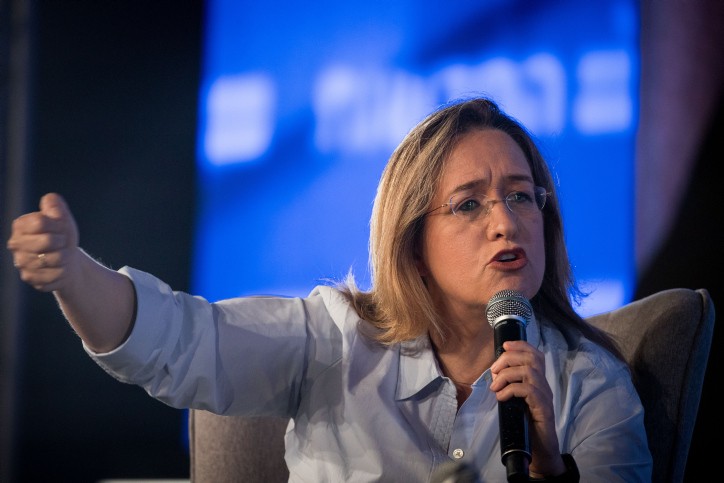"מה אומרים? לא אומרים": יהודה שלזינגר עונה לאילנה דיין