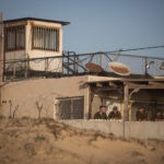 התחזה לסרן, השתתף בהערכות מצב וחלק מידע עם גורמים אזרחיים