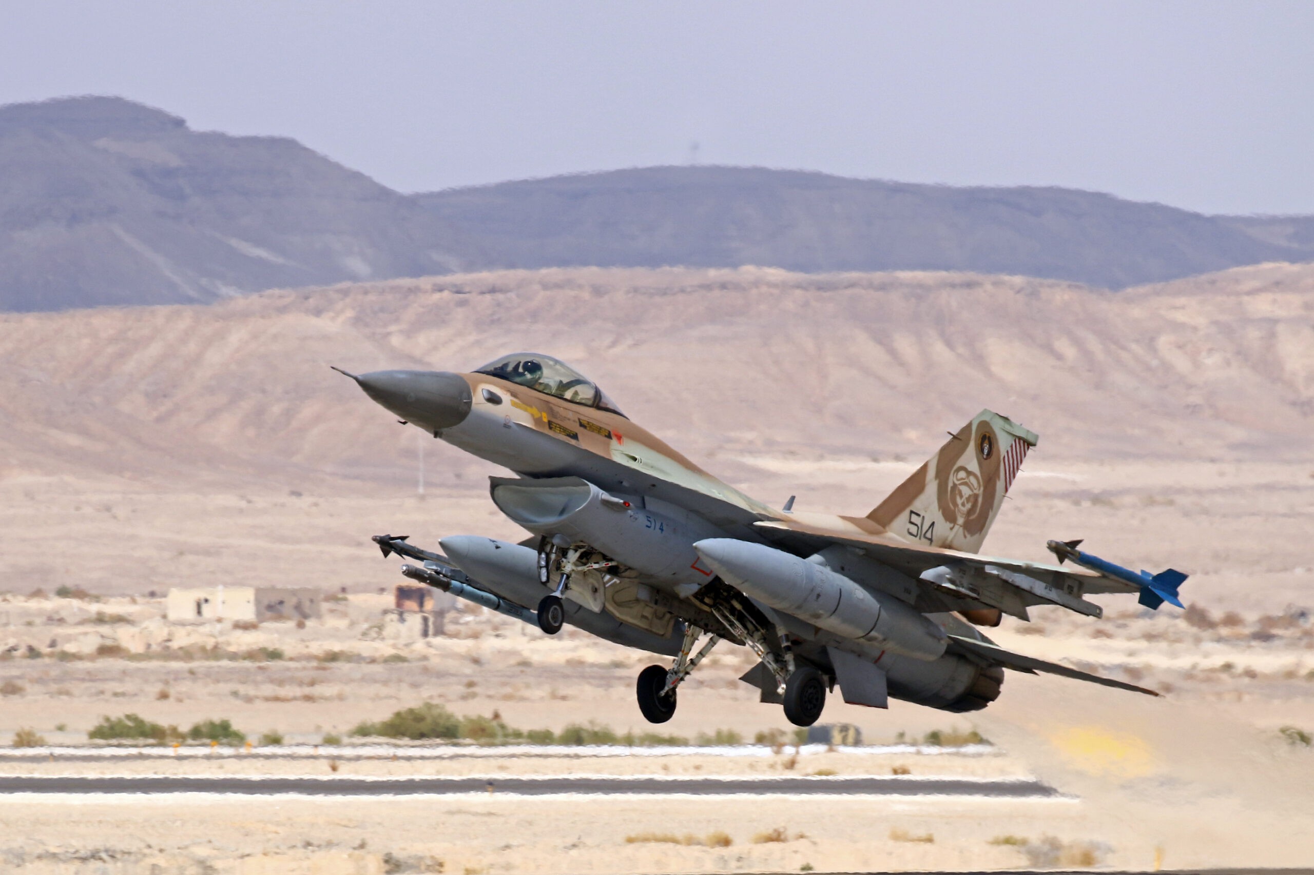 מפקד חיל האוויר ביטל את השעיית הטייס שהיה ממובילי מחאת השמאל