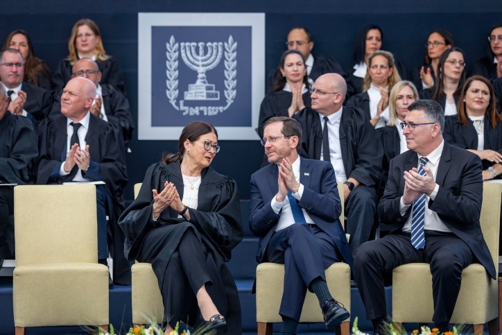 ברדוגו באולפן חמישי: הקשר של אסתר חיות למתווה הפשרה של הרצוג