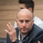 בגלל תמונה ושאילתה של עיתון הארץ: ח"כ קרויזר הודח ממילואים