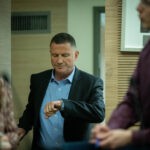 לאחר פרישת יהדות התורה, האצבע המאשימה מופנית לאדלשטיין