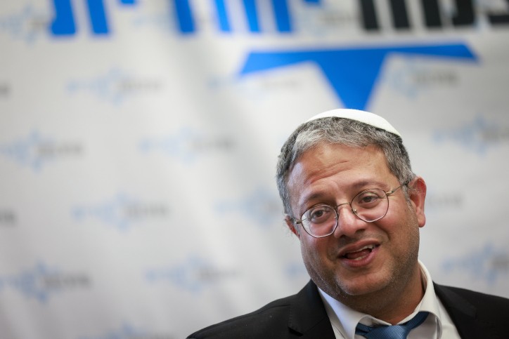 אחרי שהדובר שלו התפטר: חנוך דאום מציע לבן גביר עזרה
