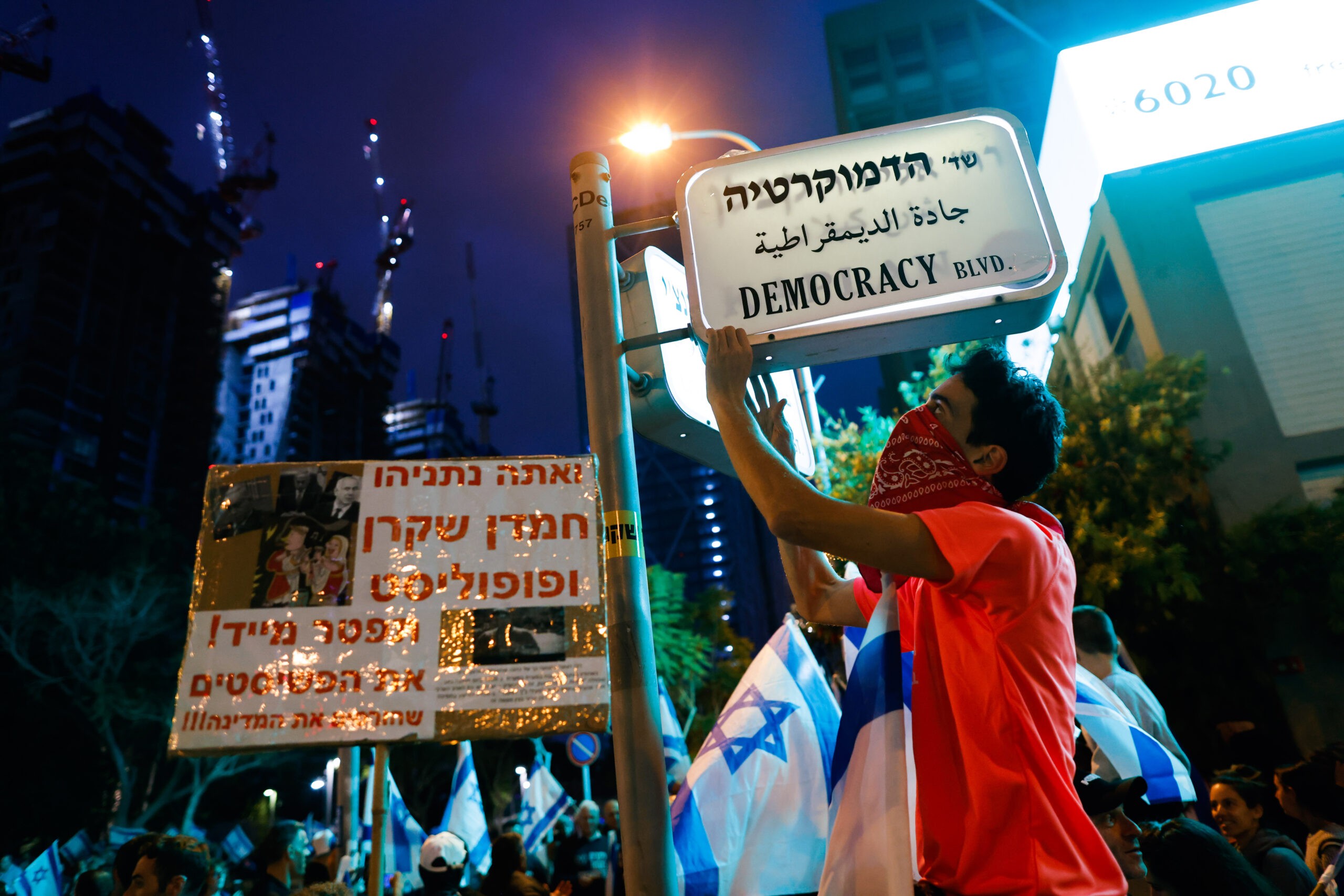 עובדים עליכם בעיניים: זו מכונת הרעל האמיתית // דעה