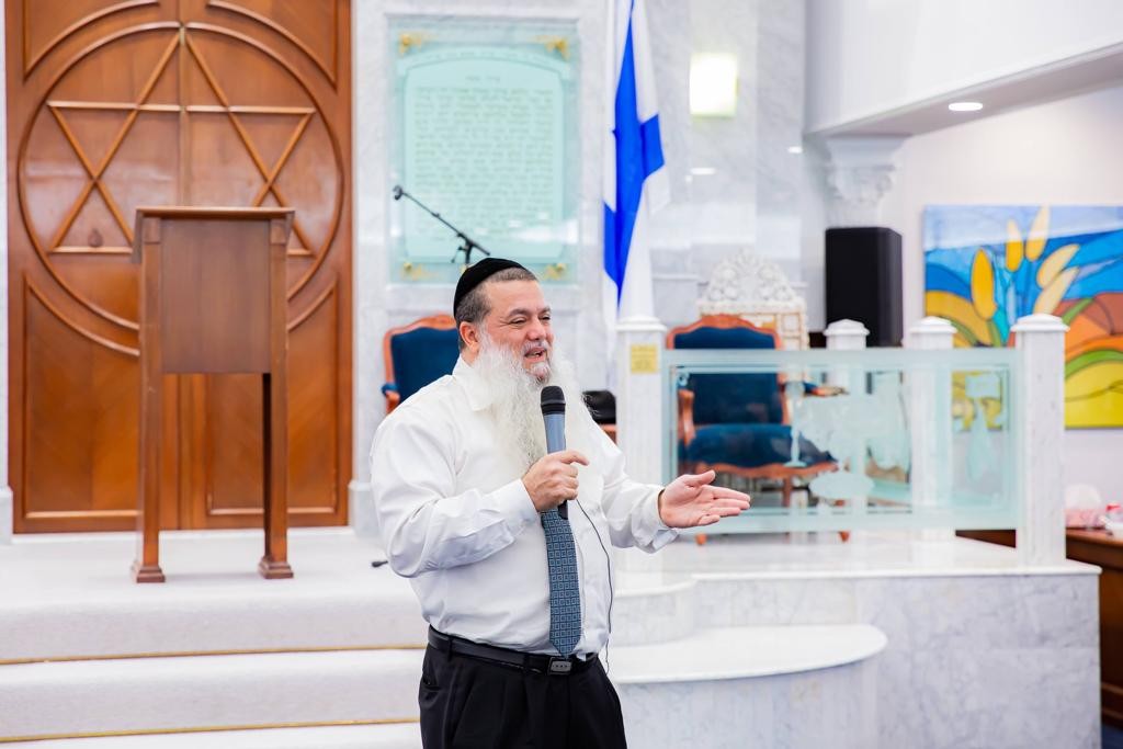 ומקרבם לתורה: הגאון הרב יגאל כהן במסע חיזוק אדיר לקהילות היהודיות בארה"ב
