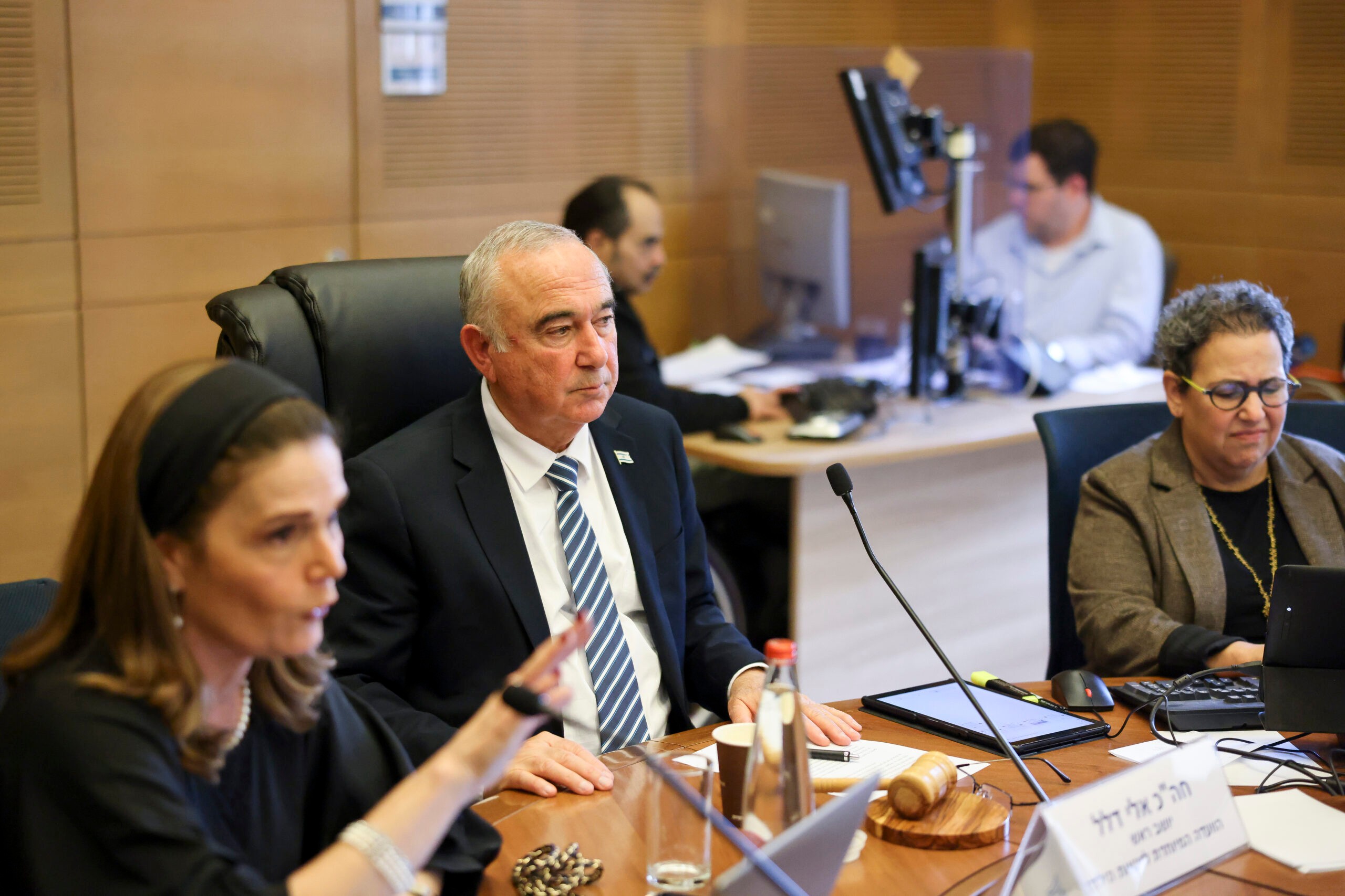 ח"כ דלל: "משרד האוצר לא יודע אם מדובר במיליארד או במאה מיליון?"