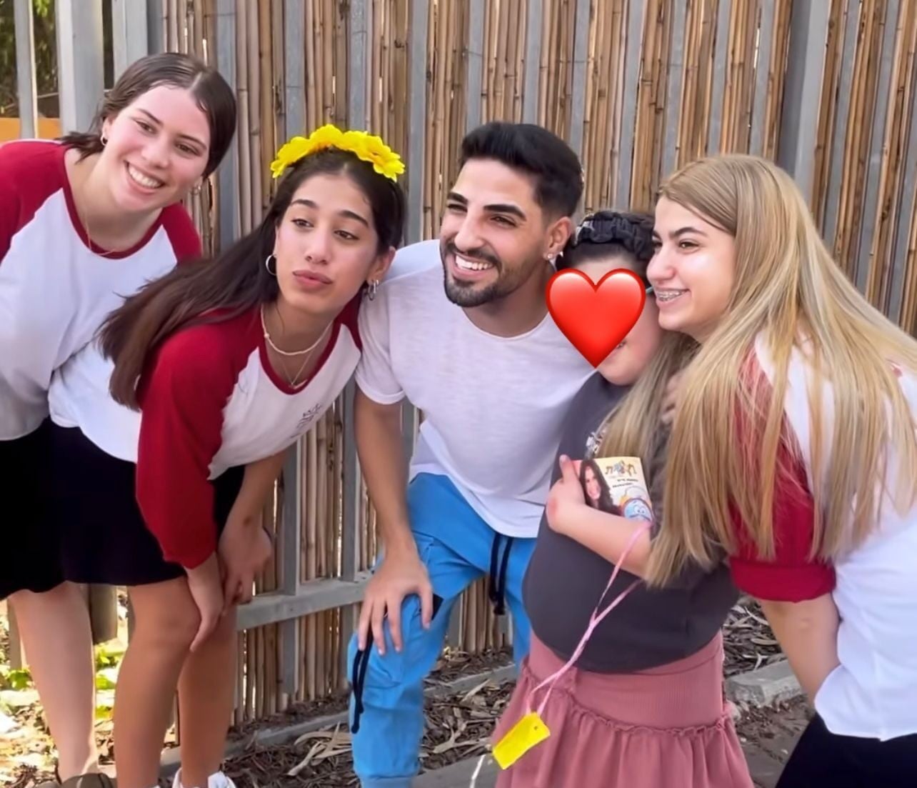 "זכות ענקית": הזמר הופיע בהפנינג פורים לילדים עם צרכים מיוחדים | צפו