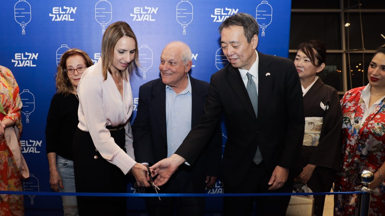 בתמונה מימין לשמאל: שגריר יפן בישראל מיזושימה קואיצ'י, שר התיירות חיים כץ ומנכ"לית אל על דינה בן טל גננסיה | צילום: דוברות אל על
