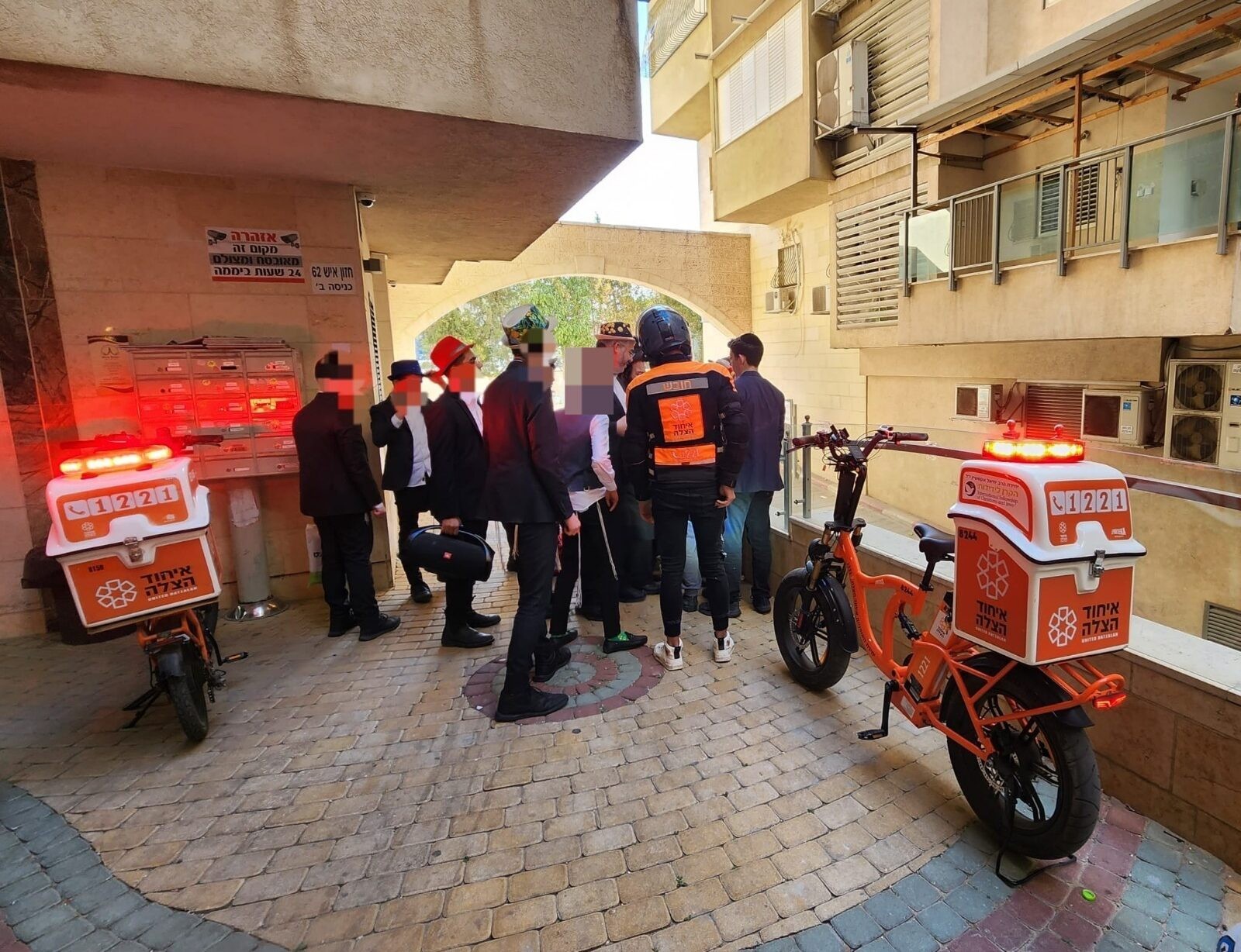 מסכנות חג הפורים: נער כבן 15 נפצע מפיצוץ נפץ בבני ברק