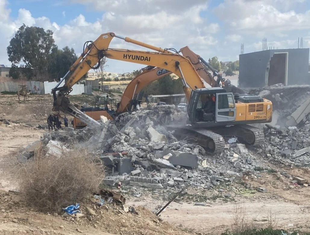 הריסת בית בלתי חוקי סמוך לחורה| צילום: ללא