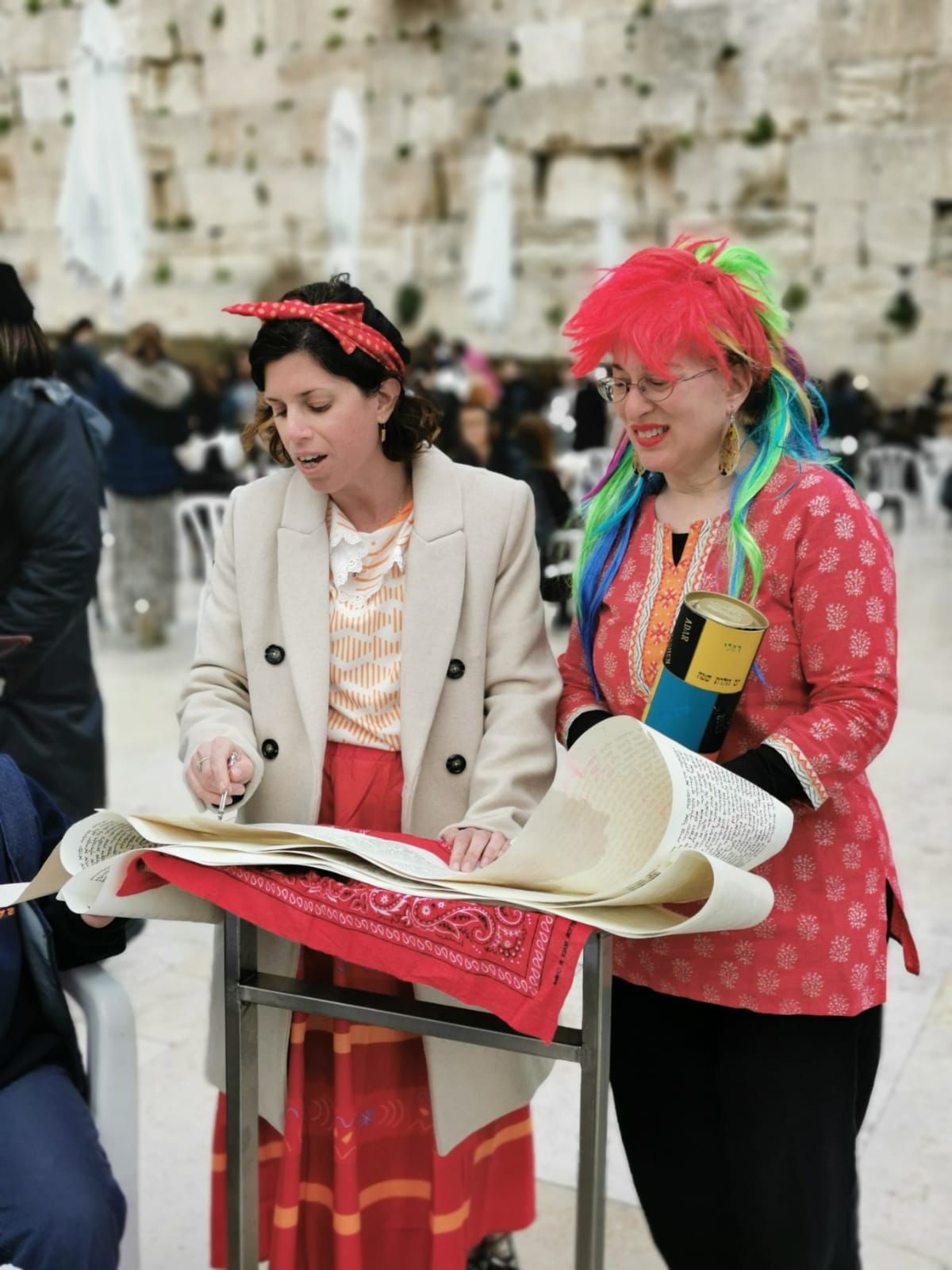 תחילתה של פרובוקציה חדשה? נשות הכותל הגיעו לקריאת מגילת אסתר ברחבה