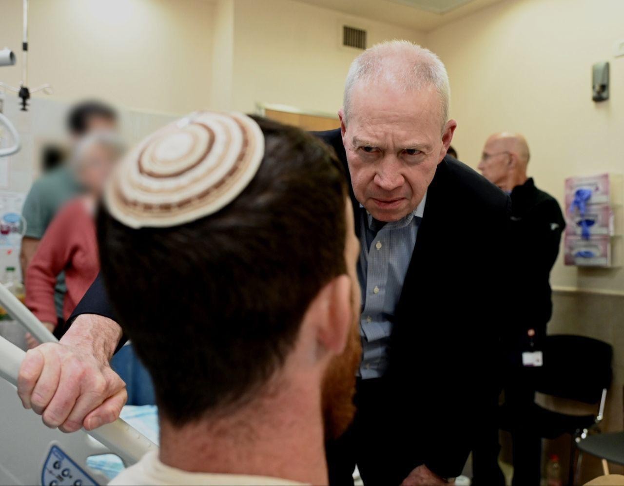 "אנחנו נגיע לכל מחבל - בכל מקום": גלנט ביקר את לוחמינו שנפצעו בג'נין