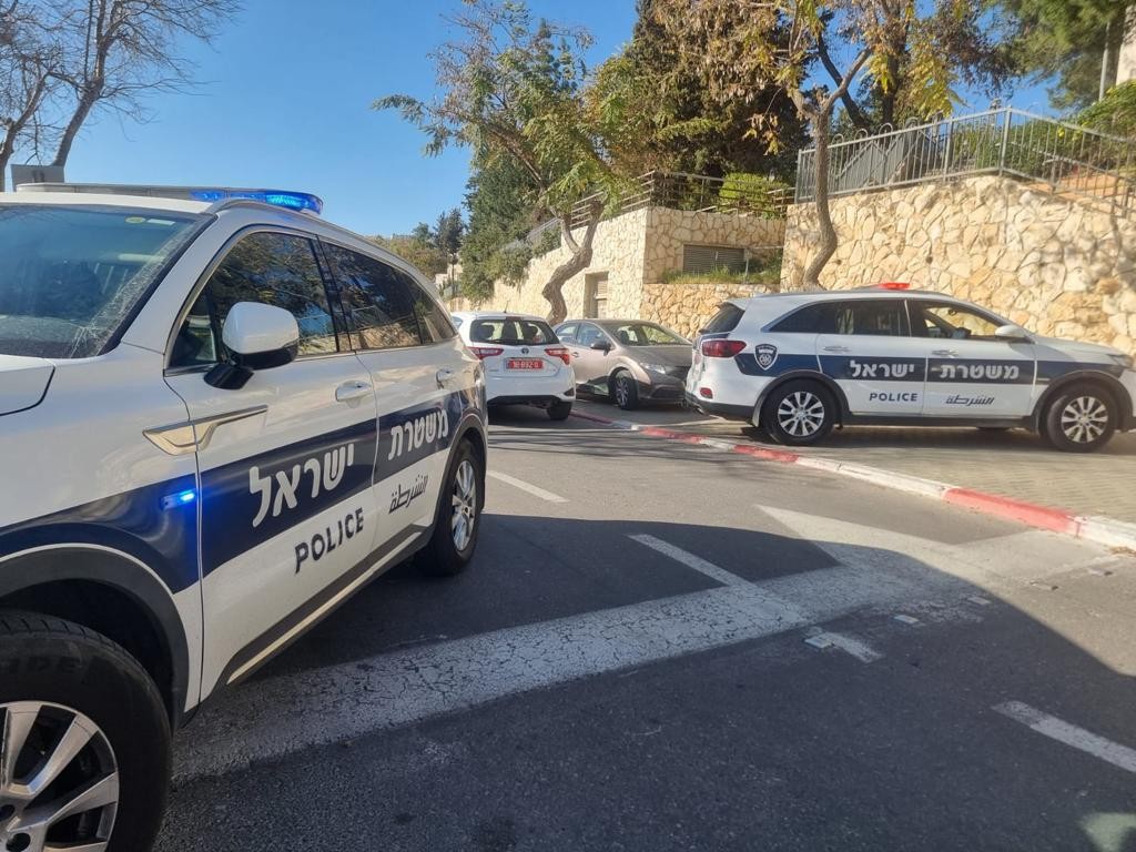 ירושלים: אדם לוקה בנפשו דקר שוטר ופצע אותו באורח קשה