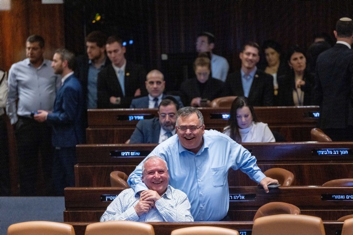דרמה רודפת דרמה: כל הפרטים על החזית החדשה בקואליציה במעורבות אמסלם וביטן
