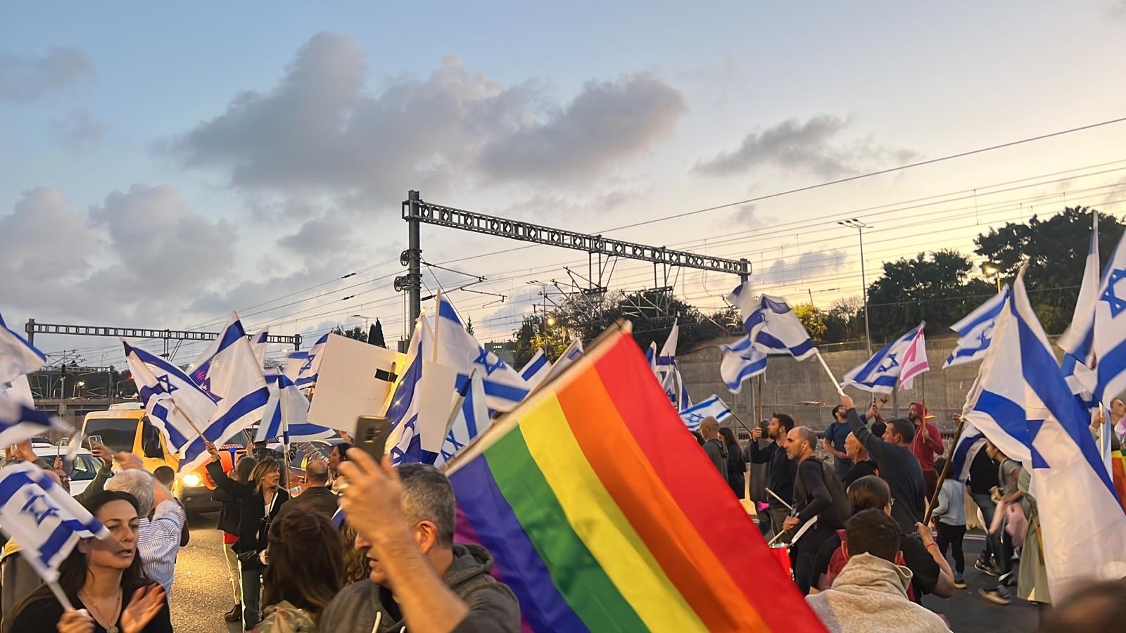"שבוע השיתוק" החל: מפגינים חסמו את איילון - המשטרה פעלה לפנותם