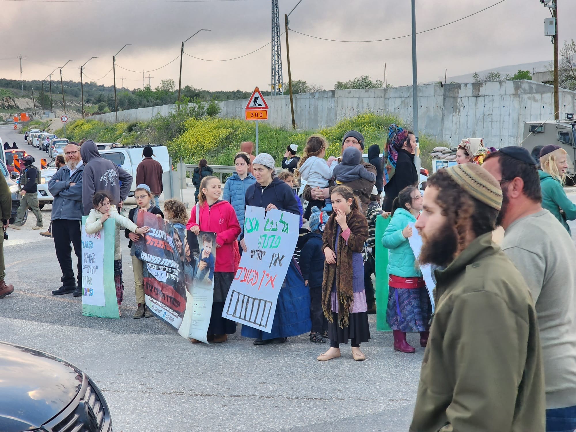 "חלש בביטחון - חזק על יהודים": כמאה תושבים הפגינו בחווארה נגד גלנט