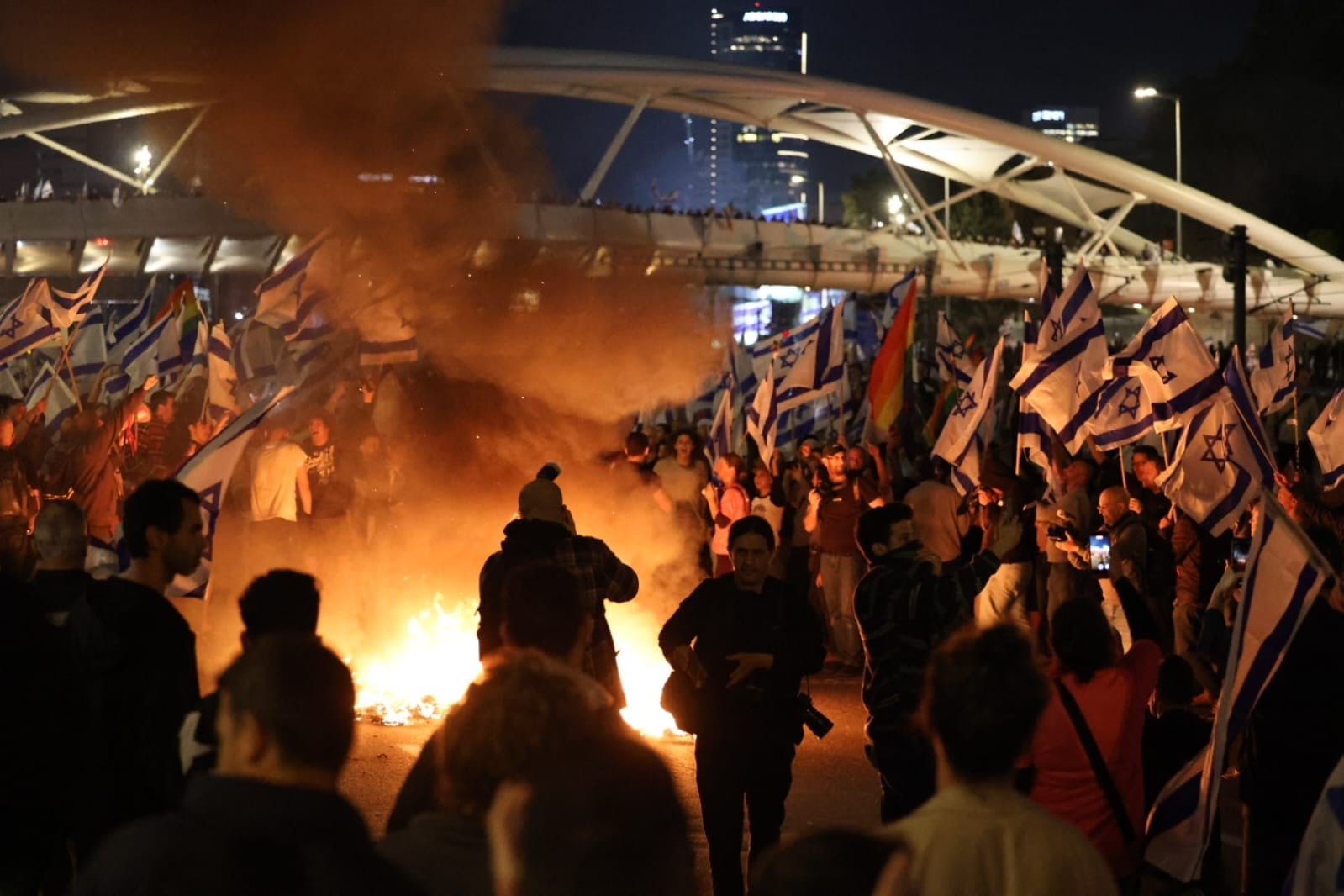 פרצו לבית והציתו את תכולתו: הביזה המחרידה שביצעו מפגיני שמאל בבית מגורים