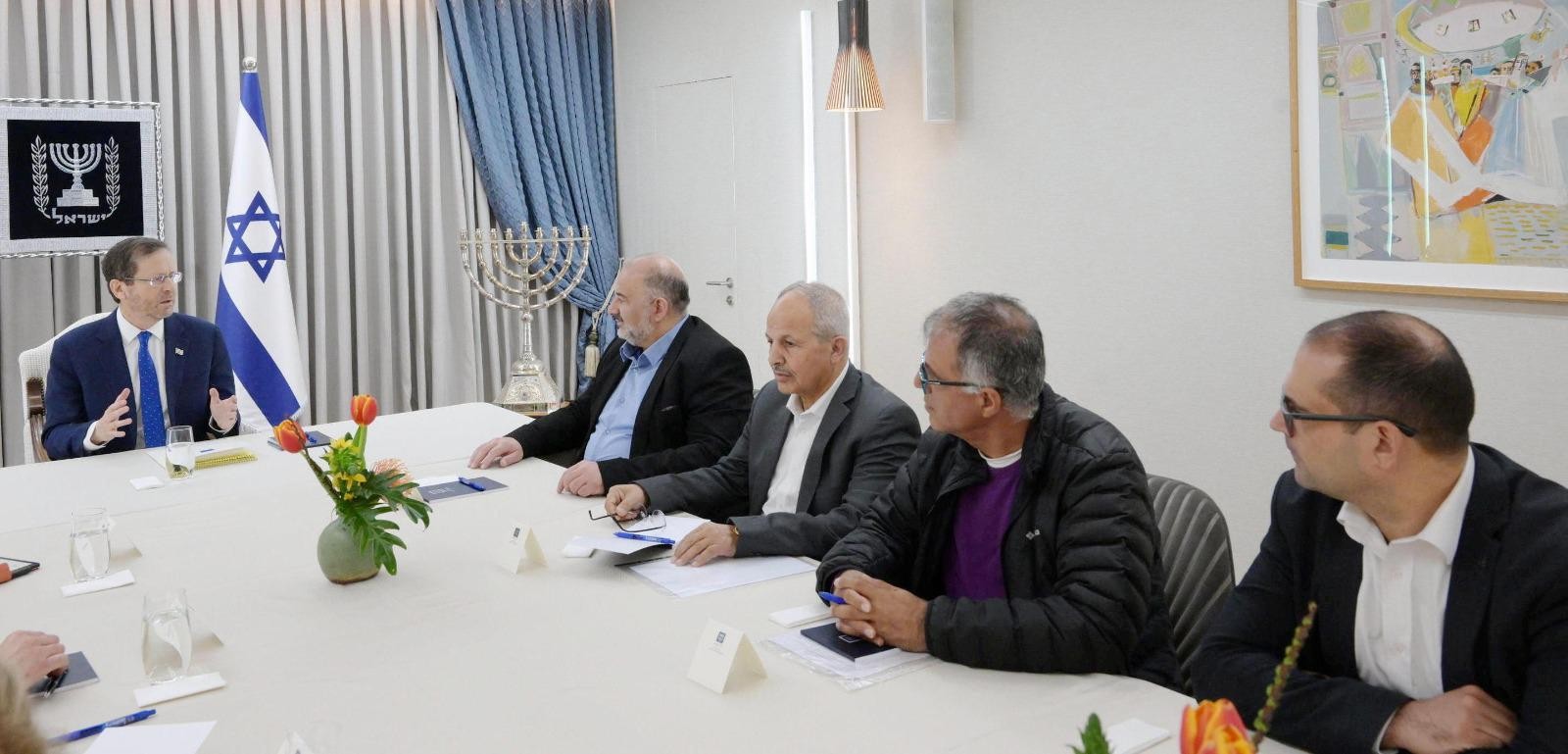 ברקע המשבר מול ארה"ב: השיחות בבית הנשיא נמשכות