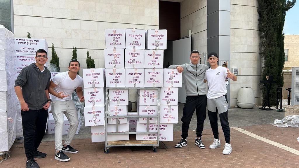 המבצע שסחף את האשדודים: "חילקנו מצות שמורות לאלפי משפחות"