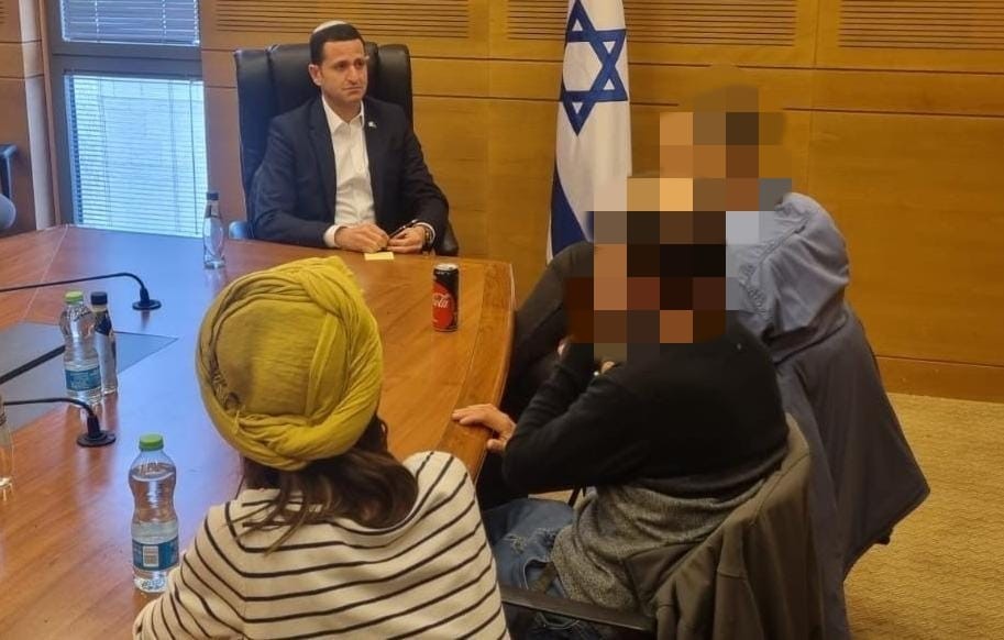 ח"כ אוהד טל והטייסים. ללא