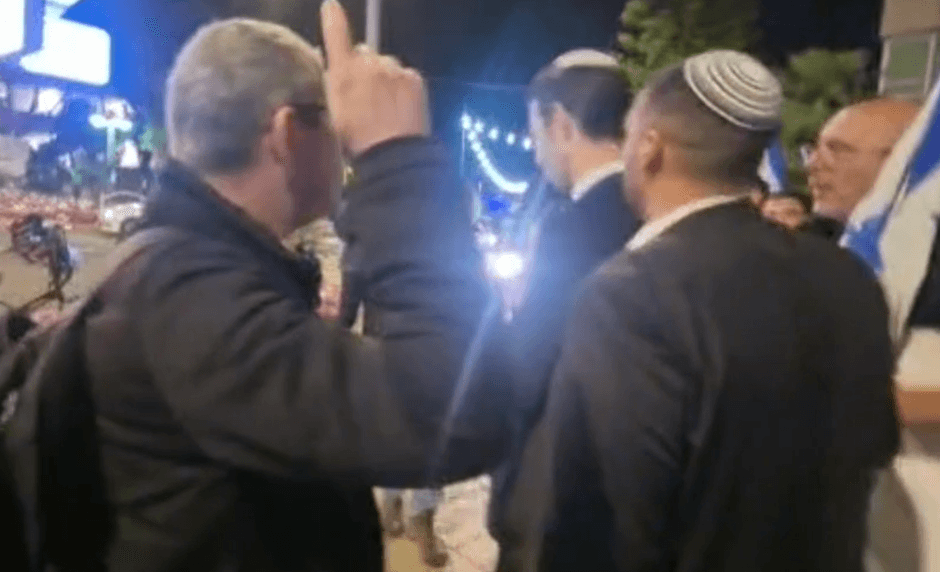 מפגיני שמאל לח"כ קלנר: "אתה בוגד, בוגד במדינת ישראל!" | תיעוד