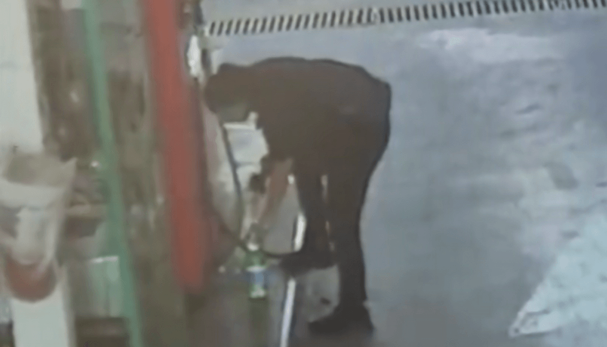 זעמה על דו"ח: תושבת טבריה החליטה להתנקם בעירייה בדרך יוצאת דופן | צפו