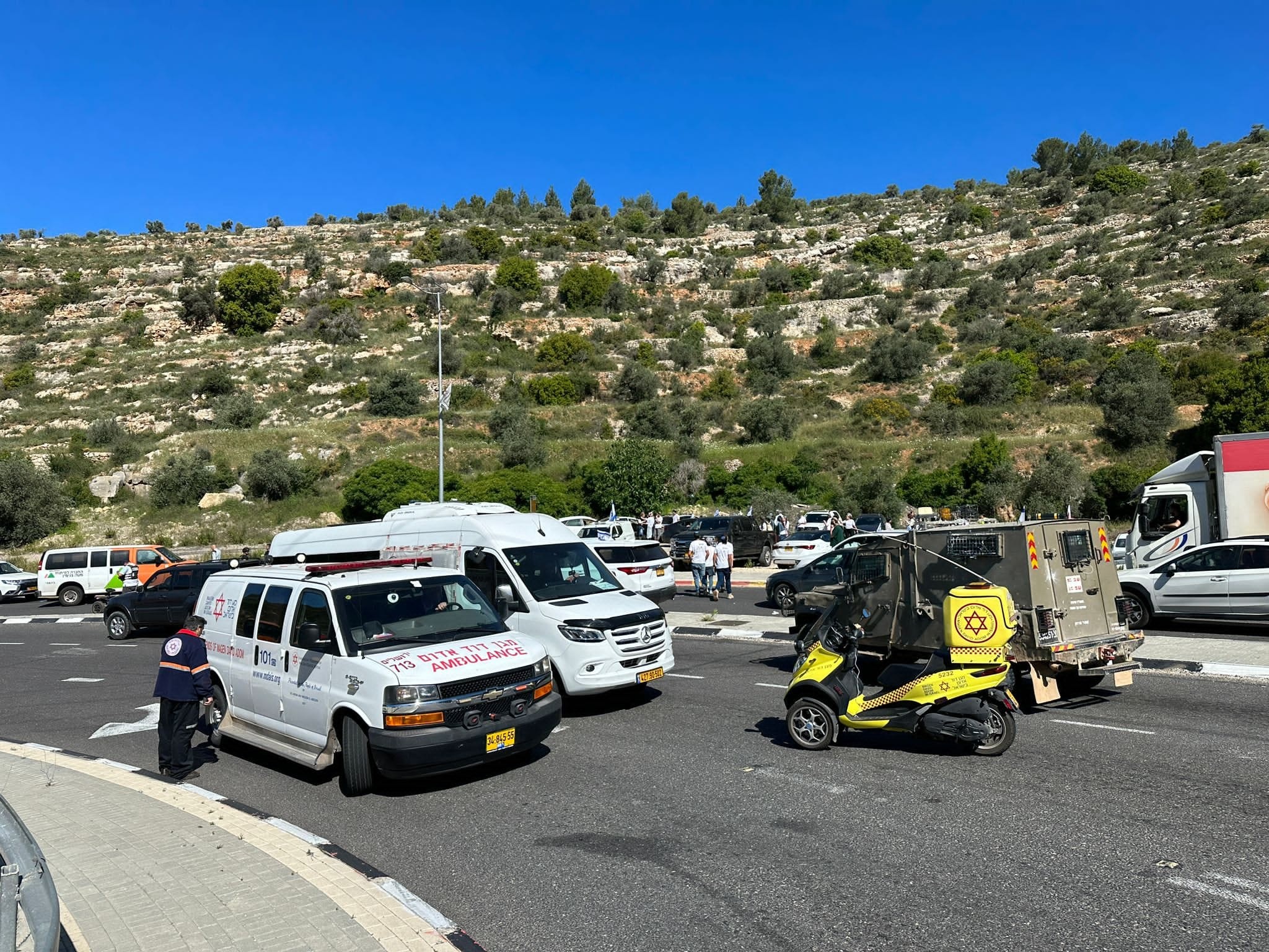 פיגוע בבנימין: גבר נפצע באורח בינוני מירי מרכב חולף - המחבל נמלט