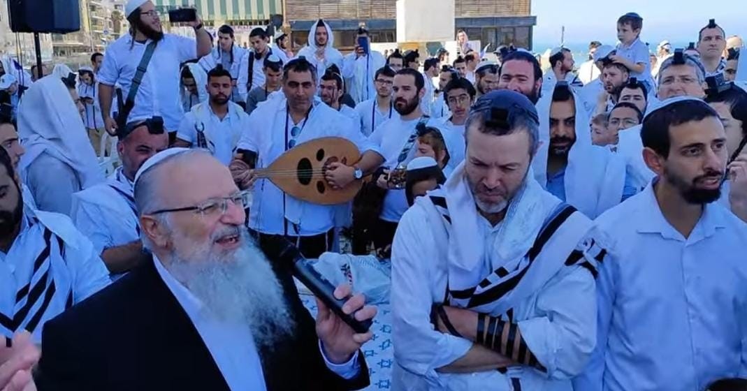 עם ישראל בתפארתו: תפילת הלל חגיגית התקיימה בהפרדה מלאה בת"א