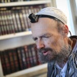 שבועיים לאחר שהורדם: שיפור במצבו של הרב דב קוק