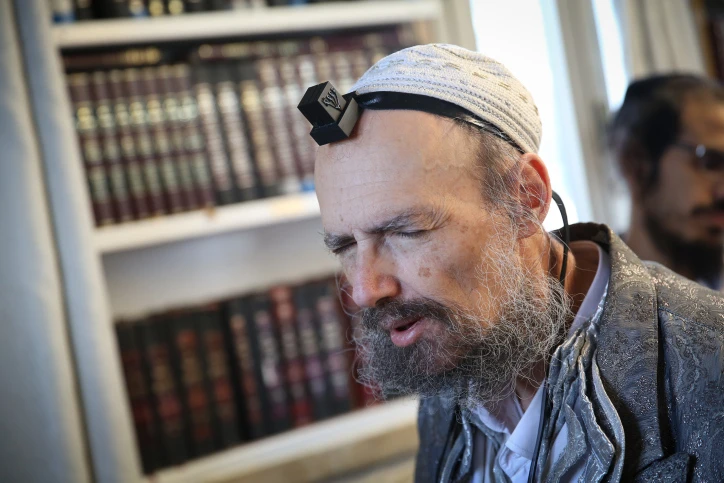 שבועיים לאחר שהורדם: שיפור במצבו של הרב דב קוק