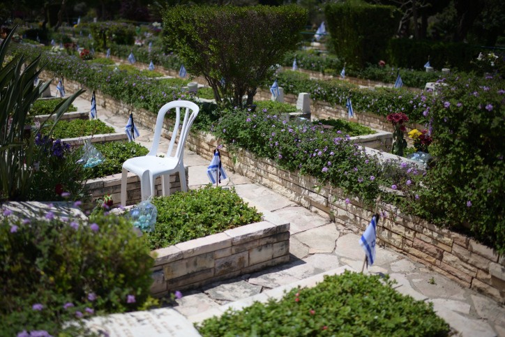 האב השכול חשף: חבר הכנסת שהודיע שלא יגיע לטקס הממלכתי עמד לצידי