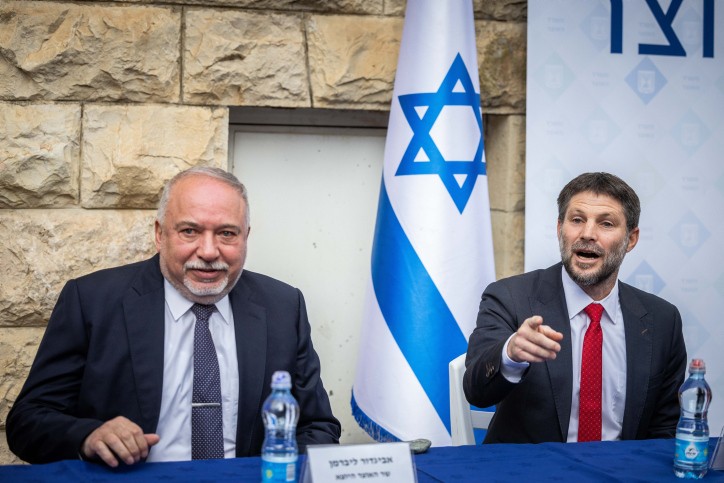 סמוטריץ' האשים את ליברמן בעליית המחירים, שר האוצר לשעבר תקף: "תתפטרו"
