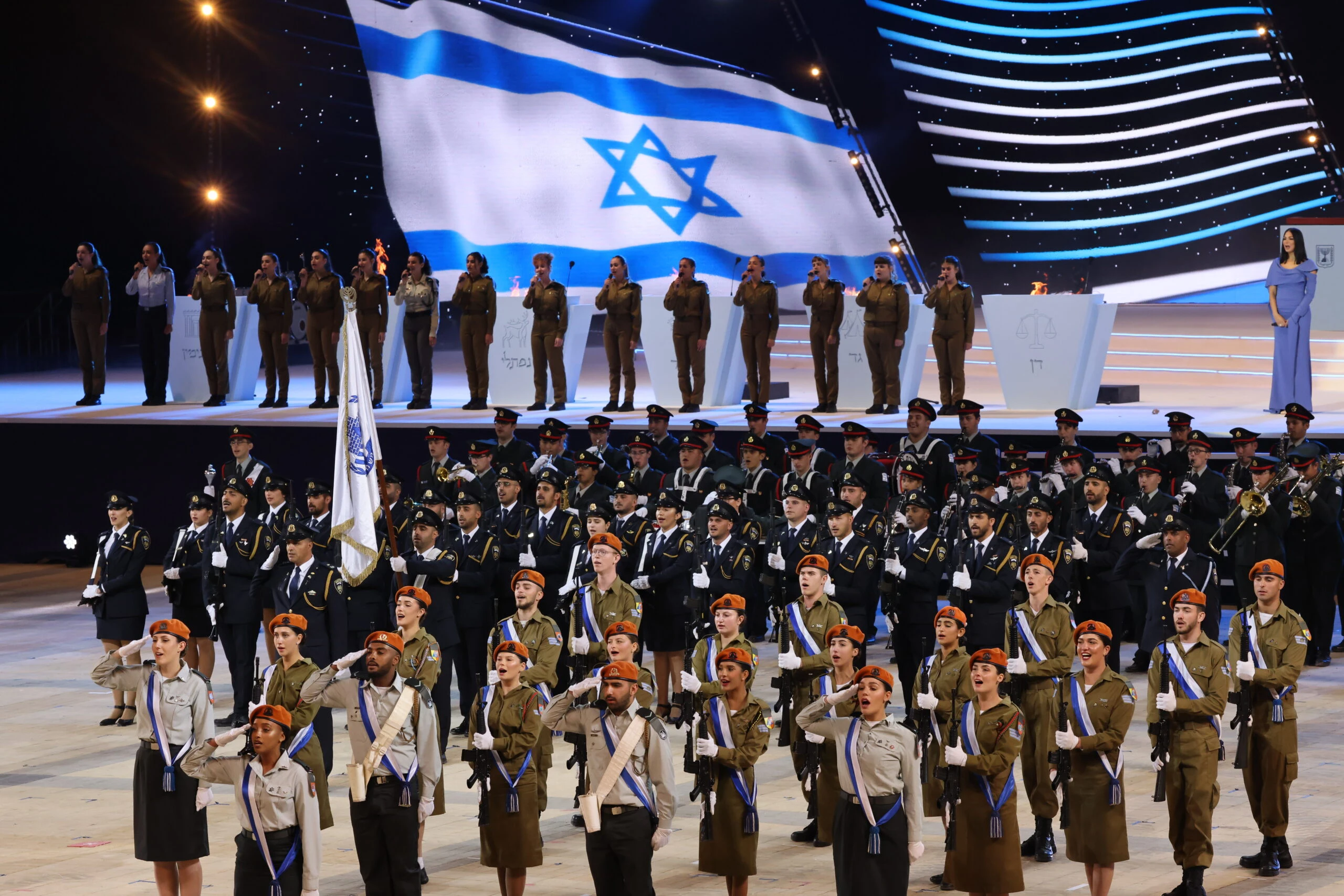 בסימן המלחמה: 12 אבוקות הזיכרון מול 12 משואות התקומה
