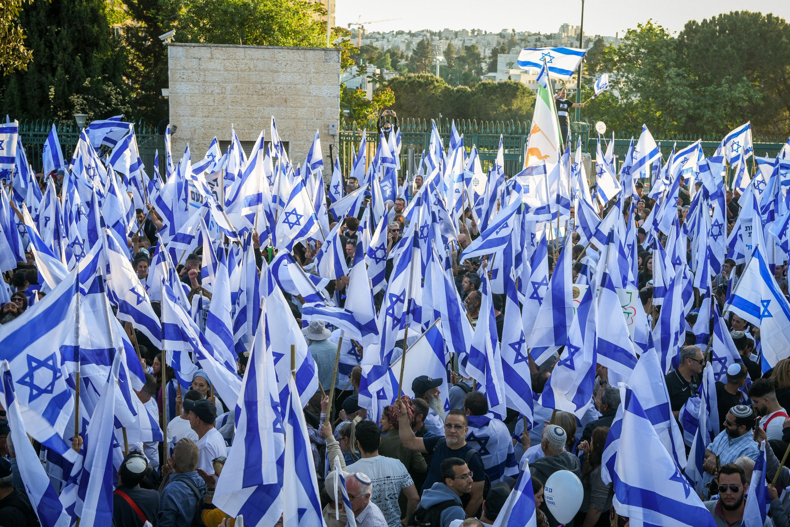 קצין בדרגת רב-סרן השתתף בהפגנת הימין - והודח; חבריו: "מקומם"